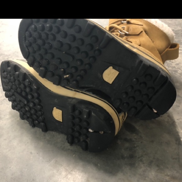 Sorel women’s winter boots - Picture 5 of 6